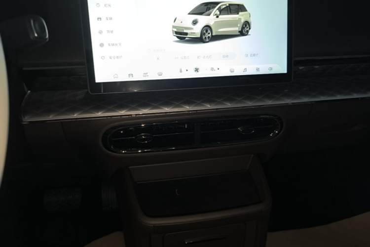 Used JAC Yiwei 3 2024 Beloved Edition 330km Air+ Audio And AC Panel