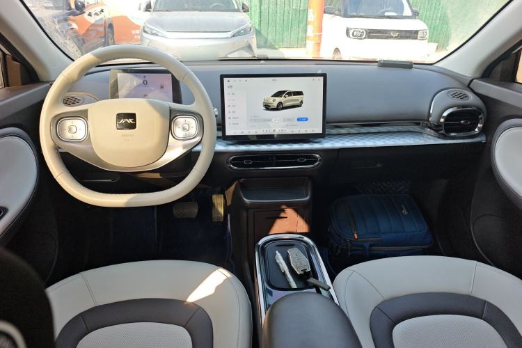 Used JAC Yiwei 3 2024 Zhi'ai Edition 330km Air Center Console