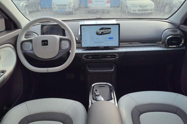 Used JAC Yiwei 3 2024 Charming Edition 405km Lite Center Console