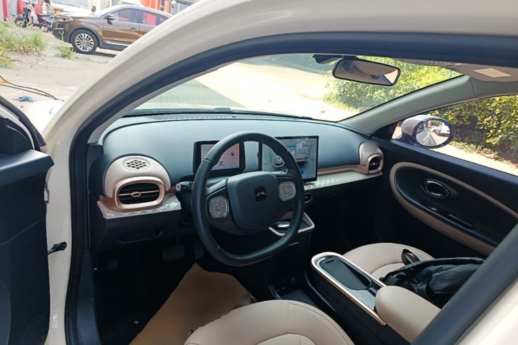 Used JAC Yiwei 3 2024 Beloved Edition 330km Air+ Center Console
