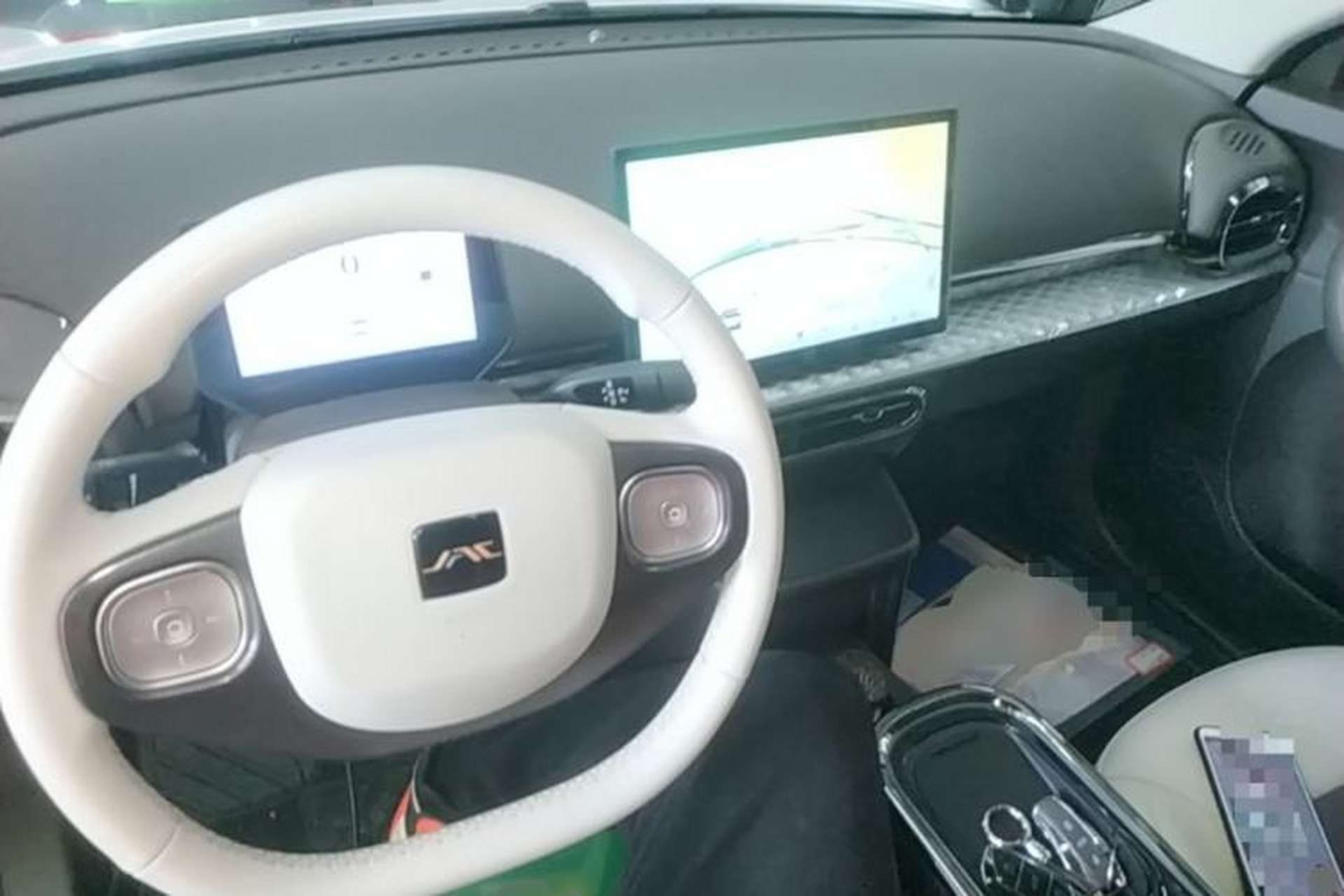 Used JAC Yiwei 3 2024 Zhi'ai Edition 330km Air Center Console