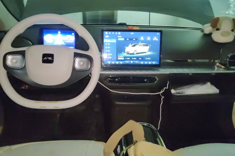 Used JAC Yiwei 3 2024 Zhi'ai Edition 330km Air Center Console