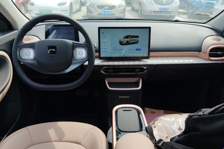 Used JAC Yiwei 3 2024 Zhi'ai Edition 330km Air Center Console
