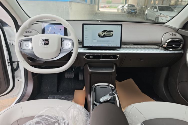 Used JAC Yiwei 3 2024 Beloved Edition 330km Air+ Center Console