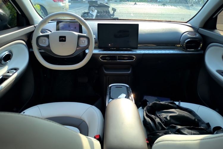 Used JAC Yiwei 3 2024 Zhi'ai Edition 330km Air Center Console