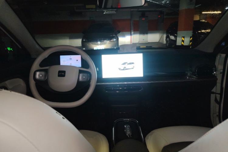 Used JAC Yiwei 3 2024 Zhi'ai Edition 330km Air Center Console