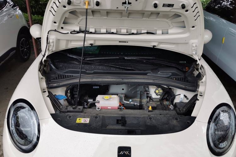 Used JAC Yiwei 3 2024 Zhi'ai Edition 330km Lite Engine Bay