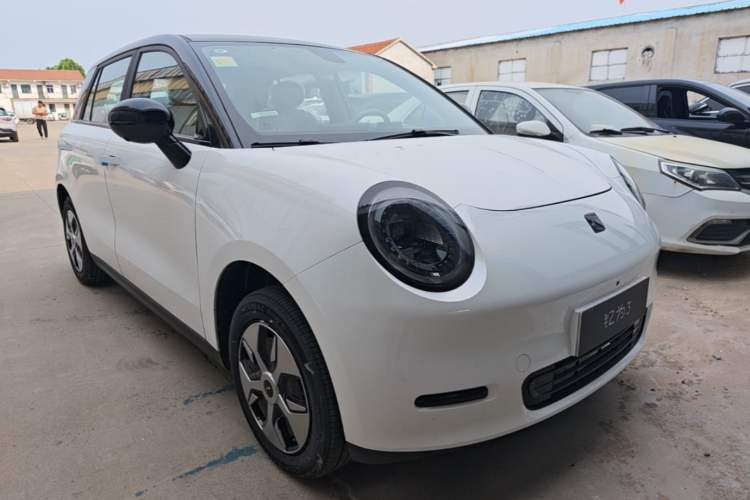 Used JAC Yiwei 3 2024 Beloved Edition 330km Air+ Front Right 45 Deg