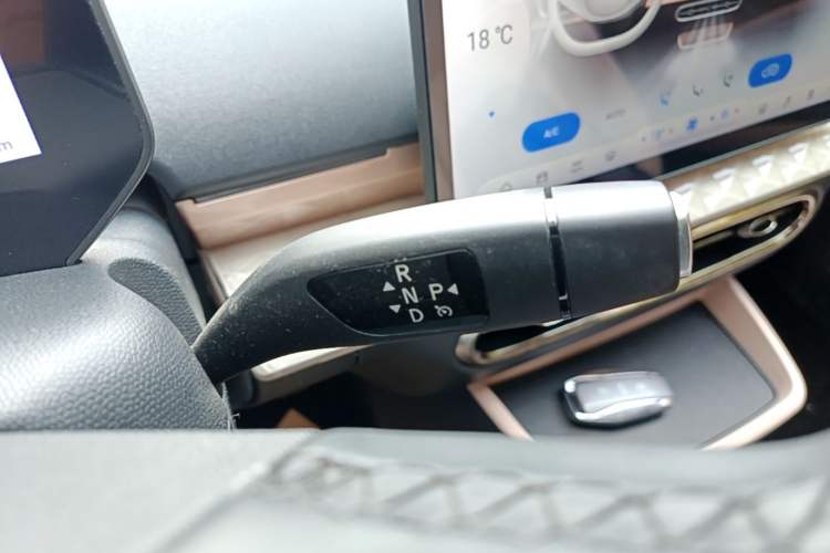 Used JAC Yiwei 3 2024 Beloved Edition 330km Air+ Gear Lever