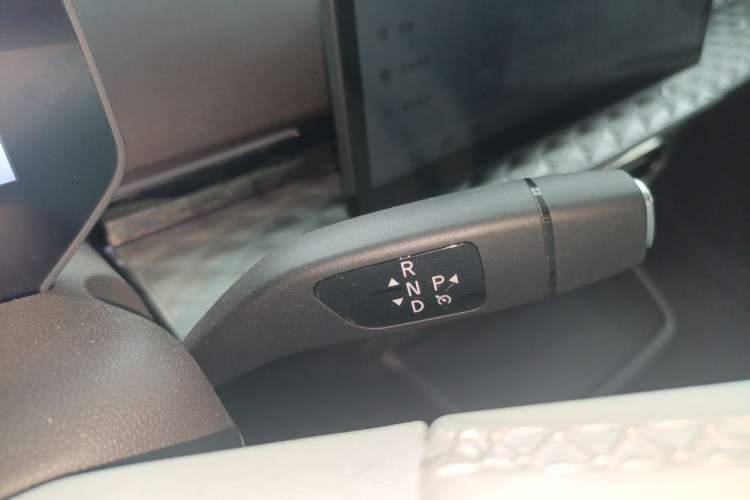 Used JAC Yiwei 3 2024 Zhi'ai Edition 330km Air Gear Lever