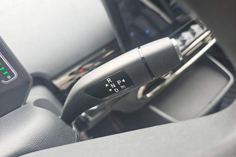 Used JAC Yiwei 3 2024 Zhi'ai Edition 330km Lite Gear Lever