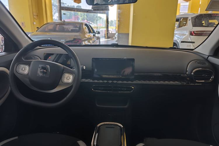 Used JAC Yiwei 3 2024 Zhi'ai Edition 330km Lite Interior 1