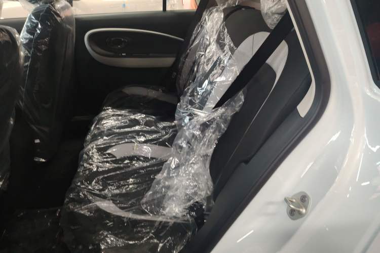 Used JAC Yiwei 3 2024 Zhi'ai Edition 330km Lite Interior 1
