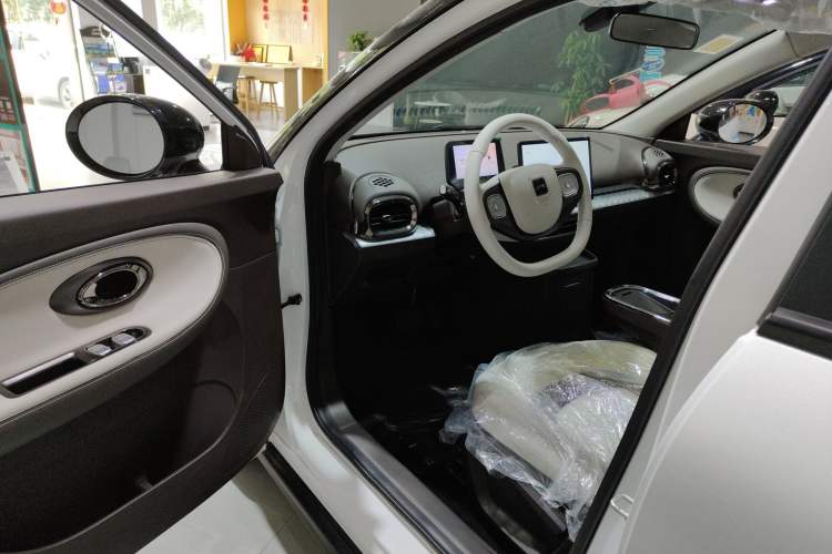 Used JAC Yiwei 3 2024 Beloved Edition 330km Air+ Interior 2
