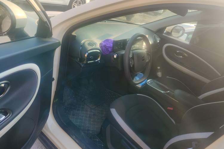 Used JAC Yiwei 3 2024 Zhi'ai Edition 330km Lite Interior 2