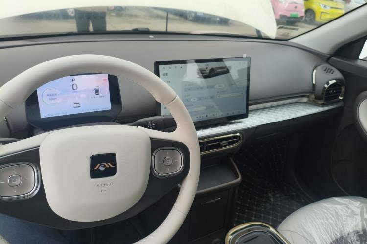 Used JAC Yiwei 3 2024 Beloved Edition 330km Air+ Interior 2