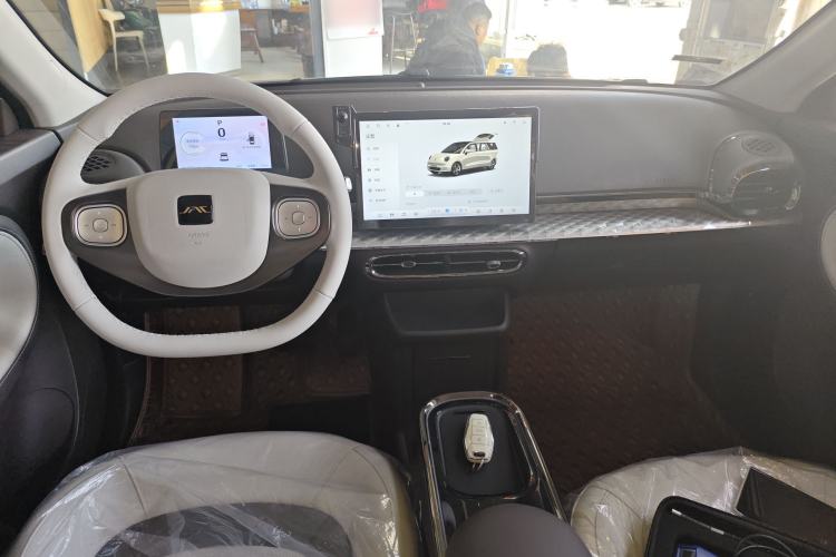 Used JAC Yiwei 3 2024 Beloved Edition 330km Air+ Interior 2