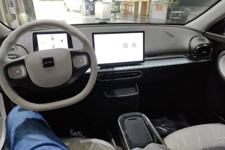 Used JAC Yiwei 3 2024 Beloved Edition 330km Air+ Interior 3