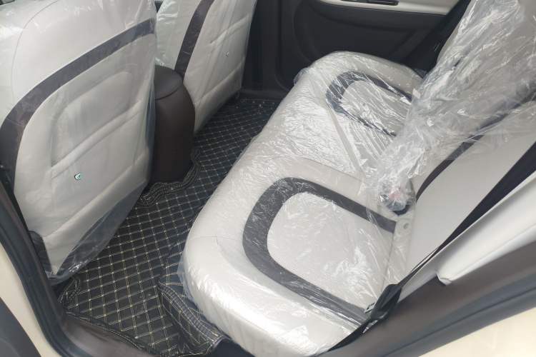 Used JAC Yiwei 3 2024 Beloved Edition 330km Air+ Interior 4
