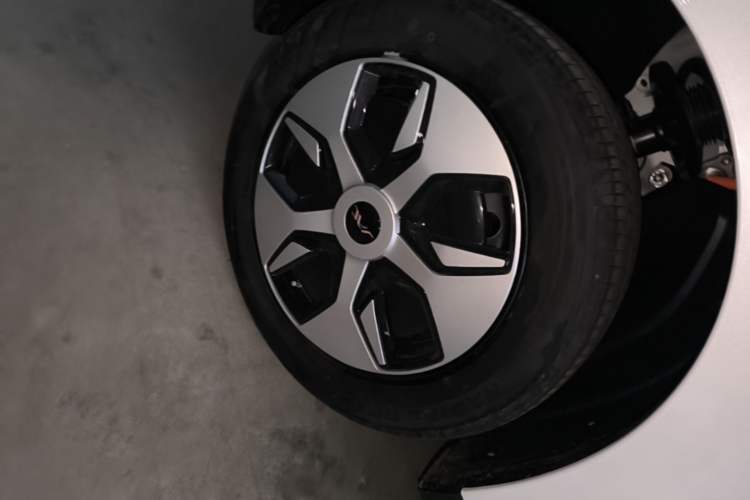 Used JAC Yiwei 3 2024 Beloved Edition 330km Air+ Left Front Wheel Hub