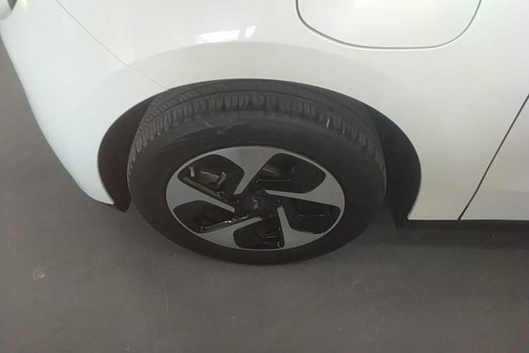 Used JAC Yiwei 3 2024 Zhi'ai Edition 330km Air Left Front Wheel Hub