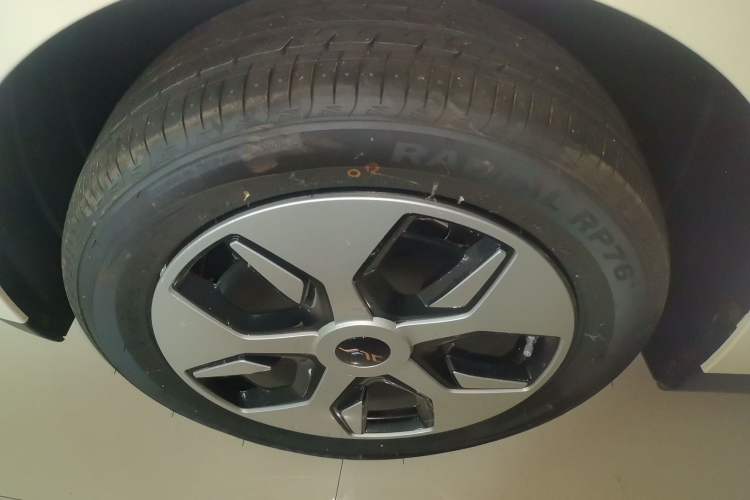 Used JAC Yiwei 3 2024 Zhi'ai Edition 330km Lite Left Front Wheel Hub