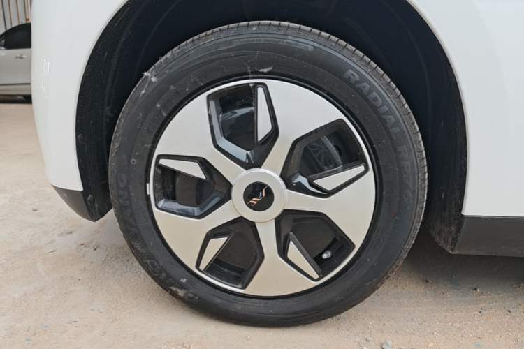Used JAC Yiwei 3 2024 Beloved Edition 330km Air+ Left Front Wheel Hub