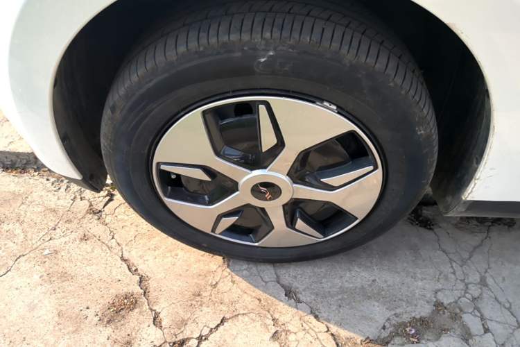 Used JAC Yiwei 3 2024 Zhi'ai Edition 330km Air Left Front Wheel Hub