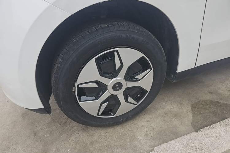 Used JAC Yiwei 3 2024 Zhi'ai Edition 330km Lite Left Front Wheel Hub