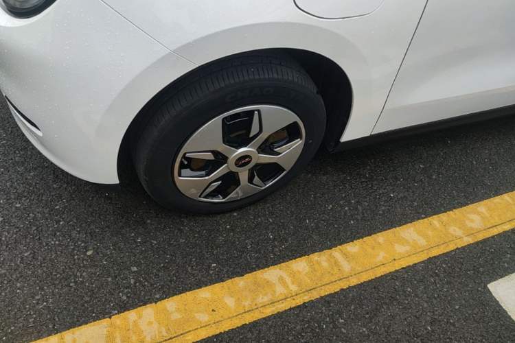 Used JAC Yiwei 3 2024 Zhi'ai Edition 330km Air Left Front Wheel Hub