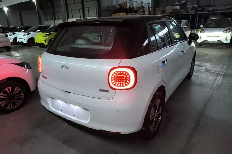 Used JAC Yiwei 3 2024 Beloved Edition 330km Air+ Rear Right 45 Deg