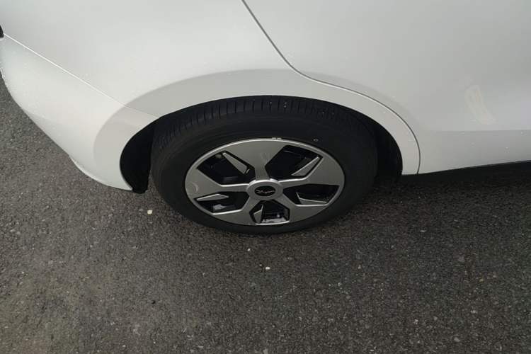Used JAC Yiwei 3 2024 Zhi'ai Edition 330km Air Right Rear Wheel Hub