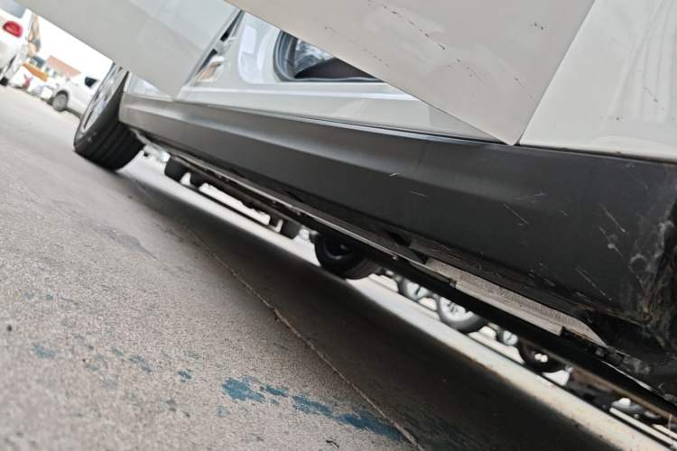 Used JAC Yiwei 3 2024 Beloved Edition 330km Air+ Right Side Sill