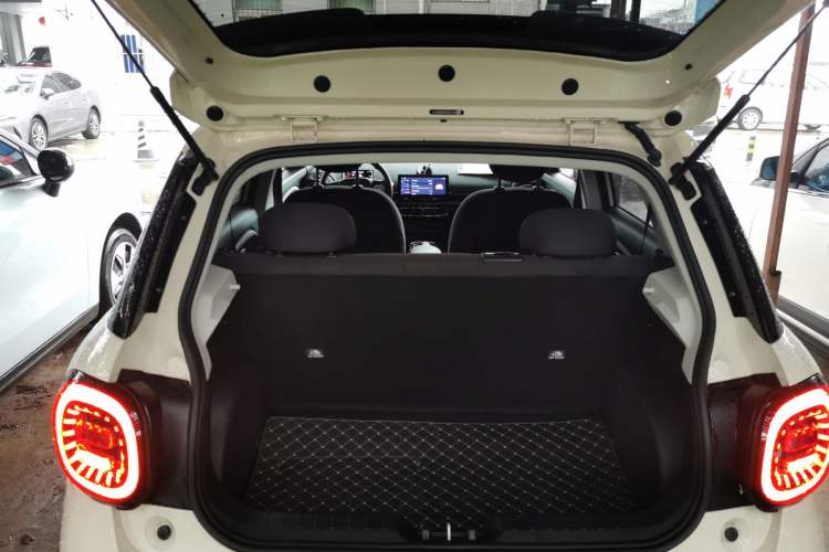 Used JAC Yiwei 3 2024 Zhi'ai Edition 330km Lite Trunk