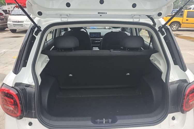 Used JAC Yiwei 3 2024 Zhi'ai Edition 330km Lite Trunk