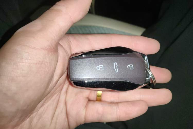 Used JAC Yiwei 3 2024 Zhi'ai Edition 330km Air Vehicle Key