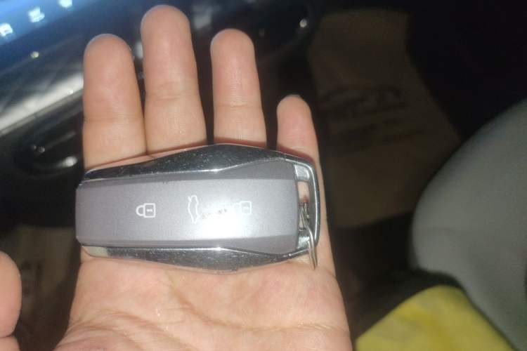 Used JAC Yiwei 3 2024 Zhi'ai Edition 330km Air Vehicle Key