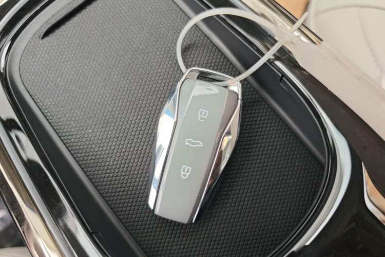 Used JAC Yiwei 3 2024 Beloved Edition 330km Air+ Vehicle Key