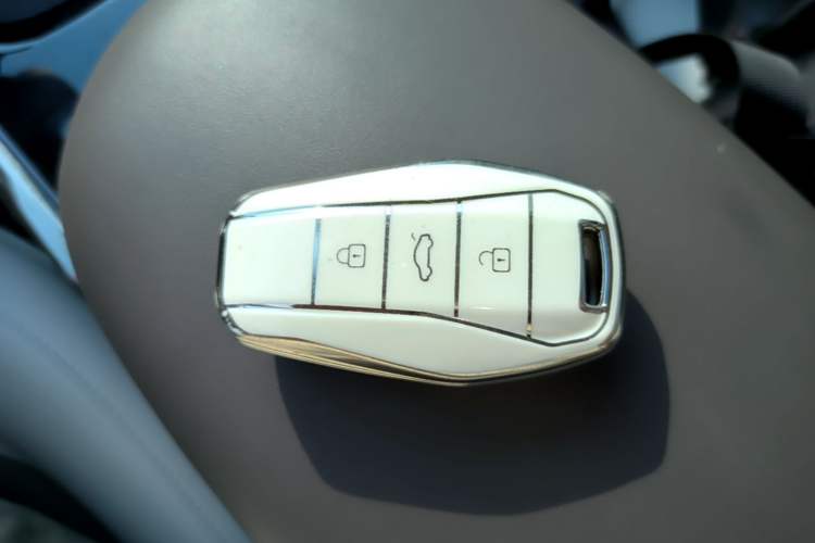 Used JAC Yiwei 3 2024 Zhi'ai Edition 330km Air Vehicle Key