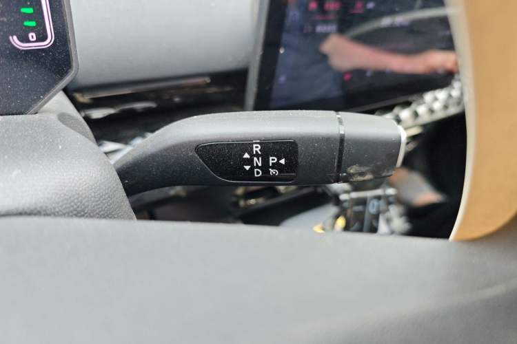 Used JAC Yiwei 3 2024 Zhi'ai Edition 330km Lite Gear Lever