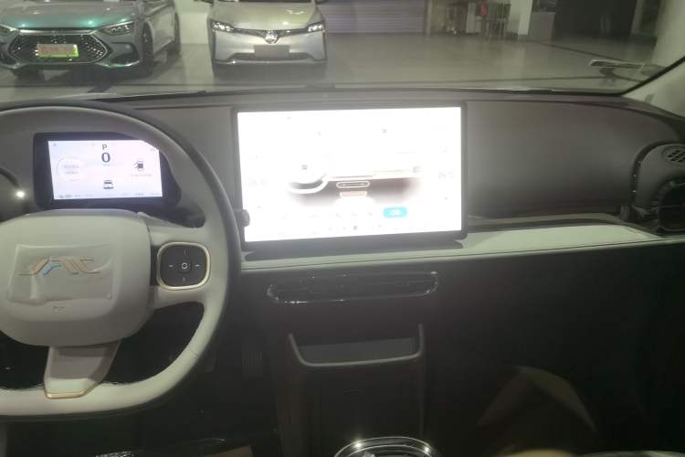 Used JAC Yiwei 3 2025 330km Trendy Delight Version Audio And AC Panel