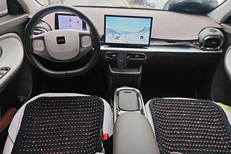 Used JAC Yiwei 3 2025 405 km Luxury Edition Center Console