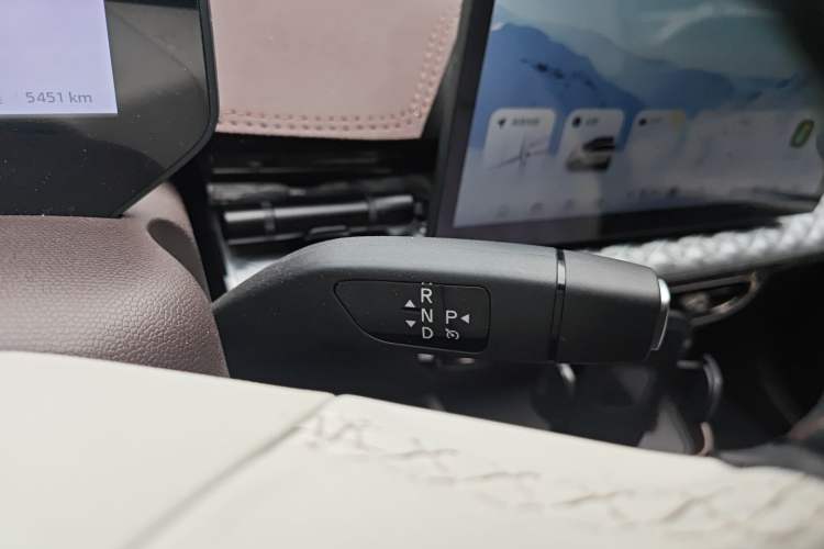 Used JAC Yiwei 3 2025 405 km Luxury Edition Gear Lever