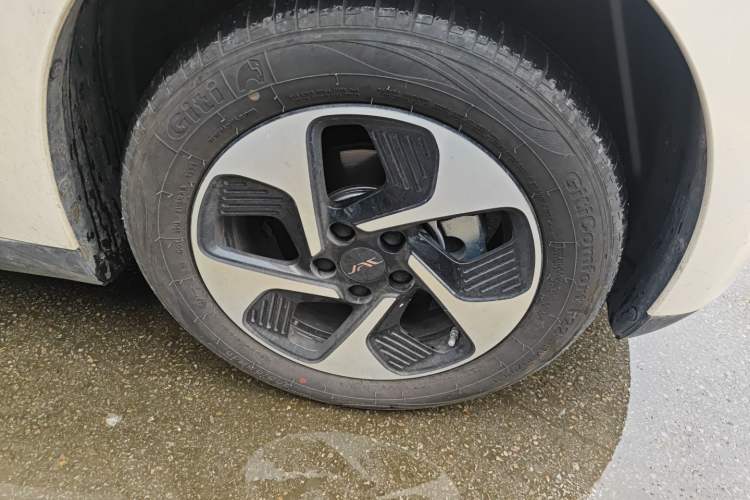 Used JAC Yiwei 3 2025 405 km Luxury Edition Right Front Wheel Hub