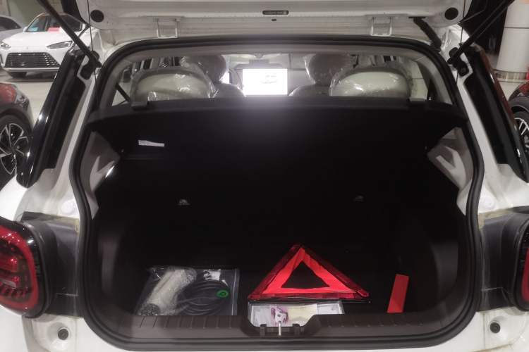 Used JAC Yiwei 3 2025 330km Trendy Delight Version Trunk