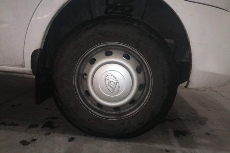 Used JAC Yiwei Aipao  Right Front Wheel Hub