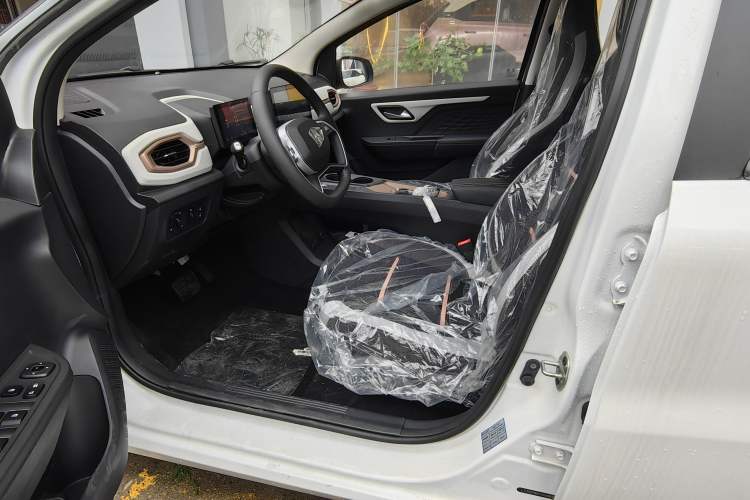 Used JAC Yiwei E10X 2024 Charming Edition 301km Lite Interior 2