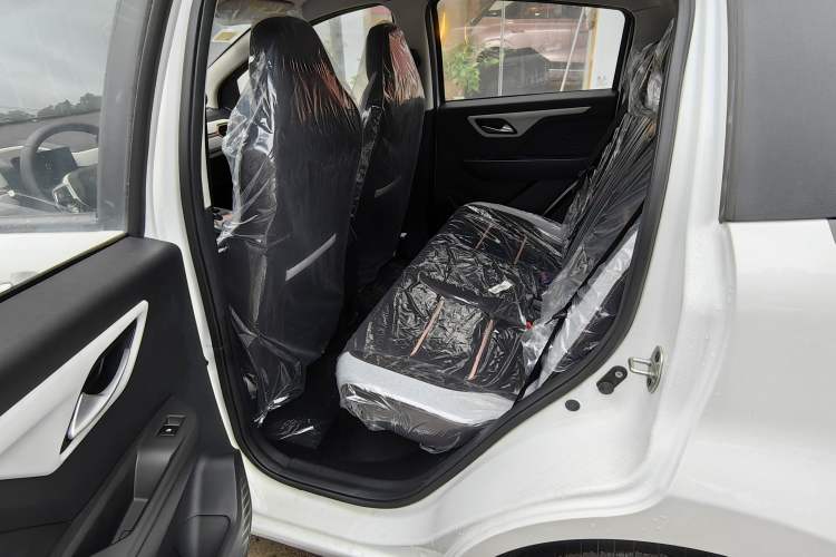 Used JAC Yiwei E10X 2024 Charming Edition 301km Lite Interior 4