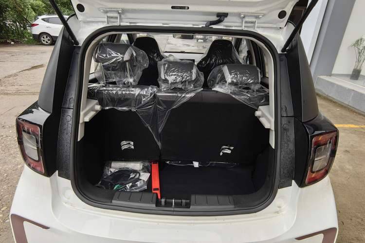 Used JAC Yiwei E10X 2024 Charming Edition 301km Lite Interior 5