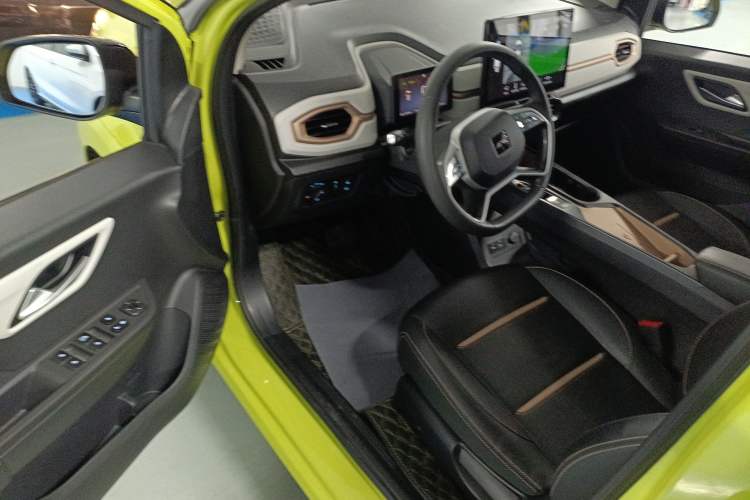 Used JAC Yiwei E10X 2024 Charming Edition 301km Air Driver Seat